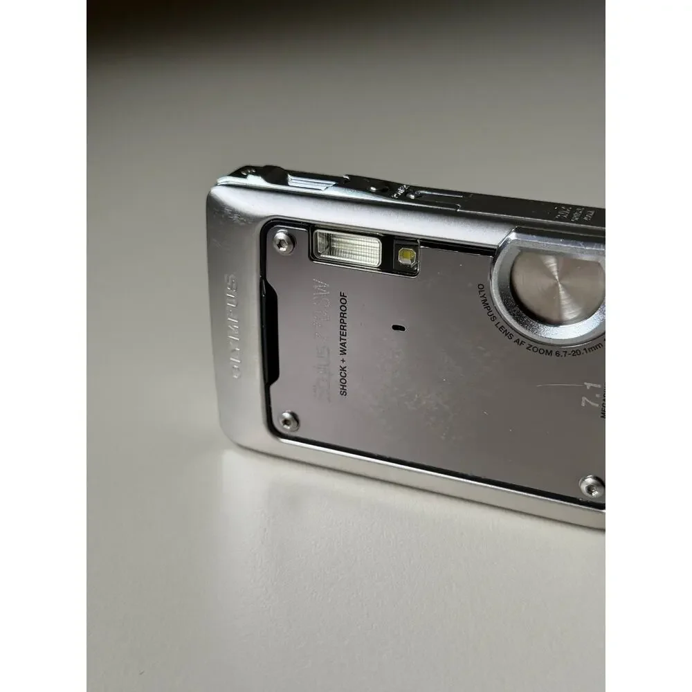 Olympus Stylus 770 SW Shock Waterproof y2k Digital Camera 7.1 MP w/Bag WORKS